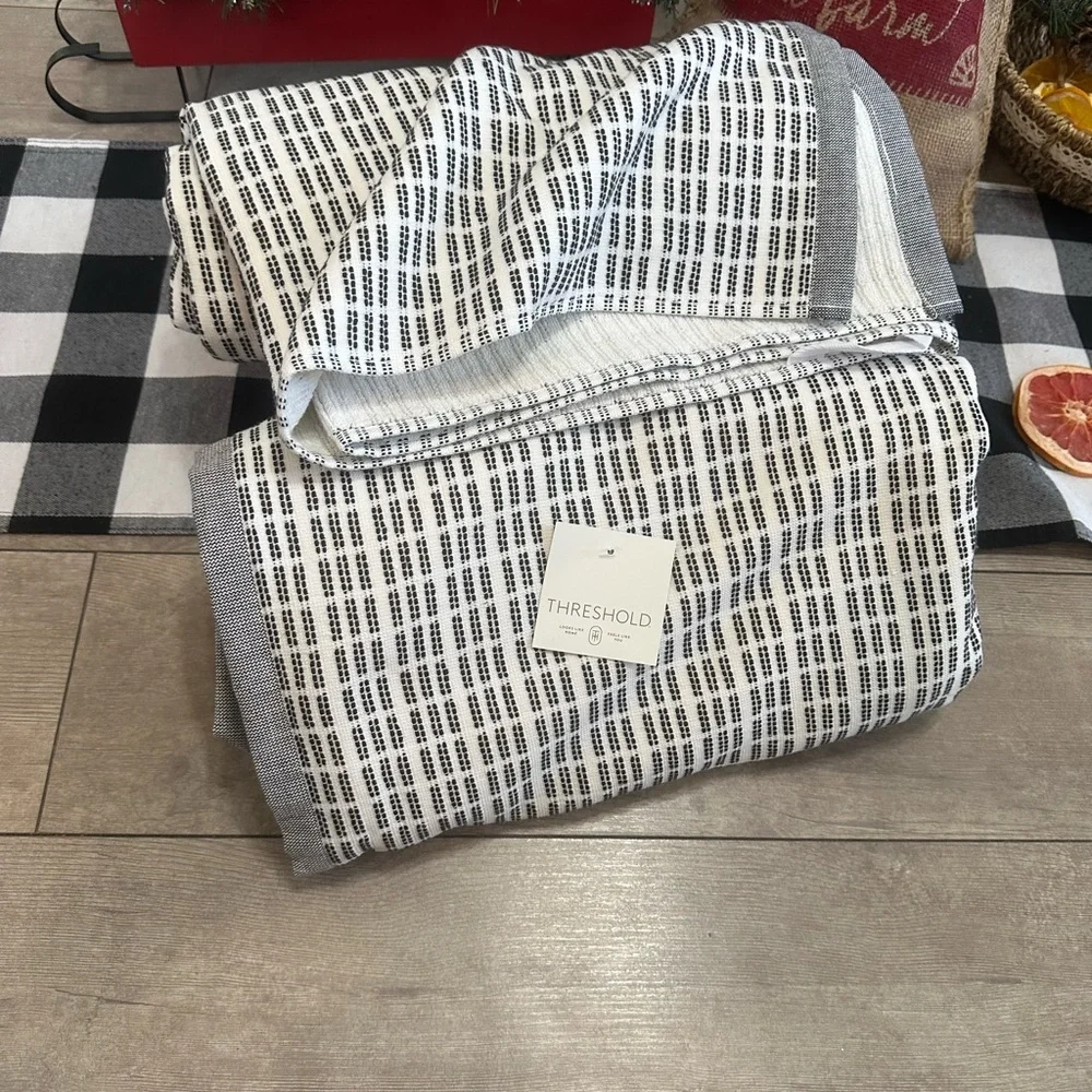 New Threshold Luxury Bath Towel Set Modern Pinstripe 2 30x50 Bath Hook Loops